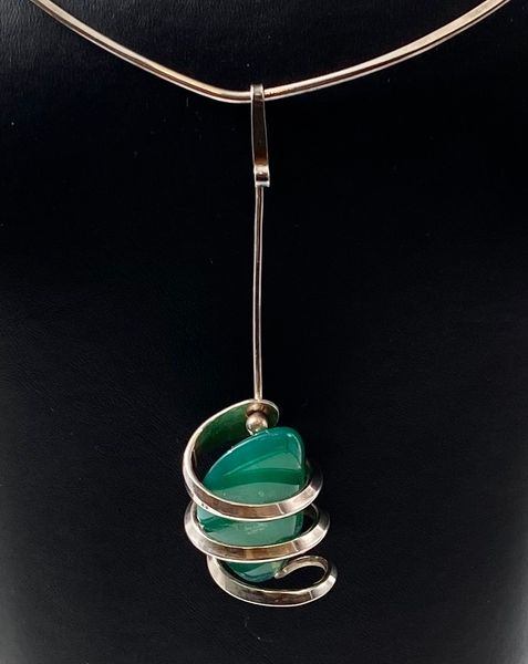 Hovedbilde Klave med anheng og sten av Anna Greta Eker