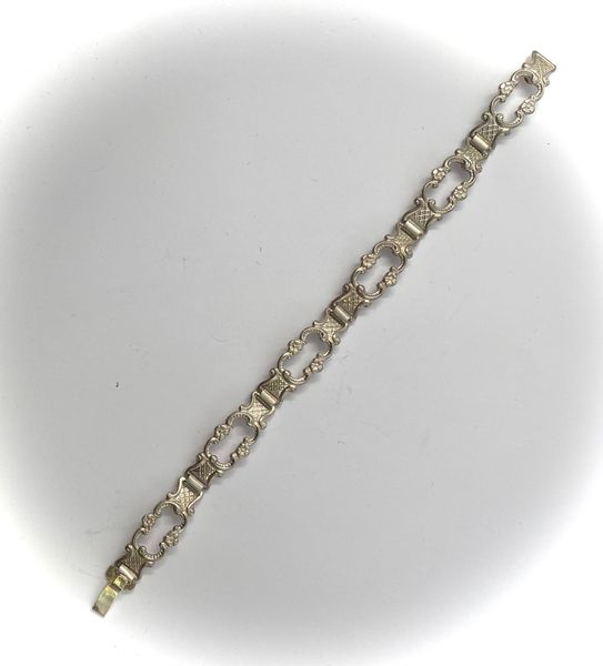 Hovedbilde Armbånd av Gustav Hellestrøm i 830 sølv.