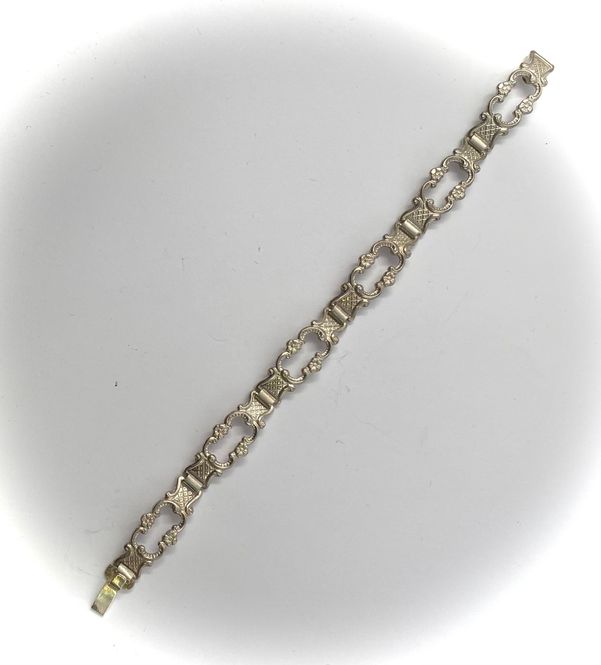 Hovedbilde Armbånd av Gustav Hellestrøm i 830 sølv.