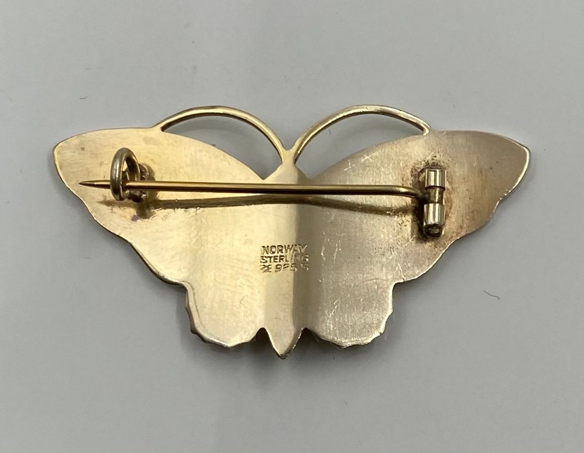 Forgylt brosje Sommerfugl i 925 sølv med to farged emalje av A.Holmsen