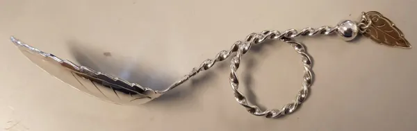 Hovedbilde Sukkerstrø skje 11,7 cm med blad i originalt ...